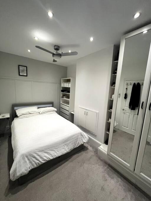 1 Bedroom Flat In Zone 2